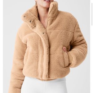 Alo Sherpa snow angel puffer in camel. Never worn. Size small. Tags still on